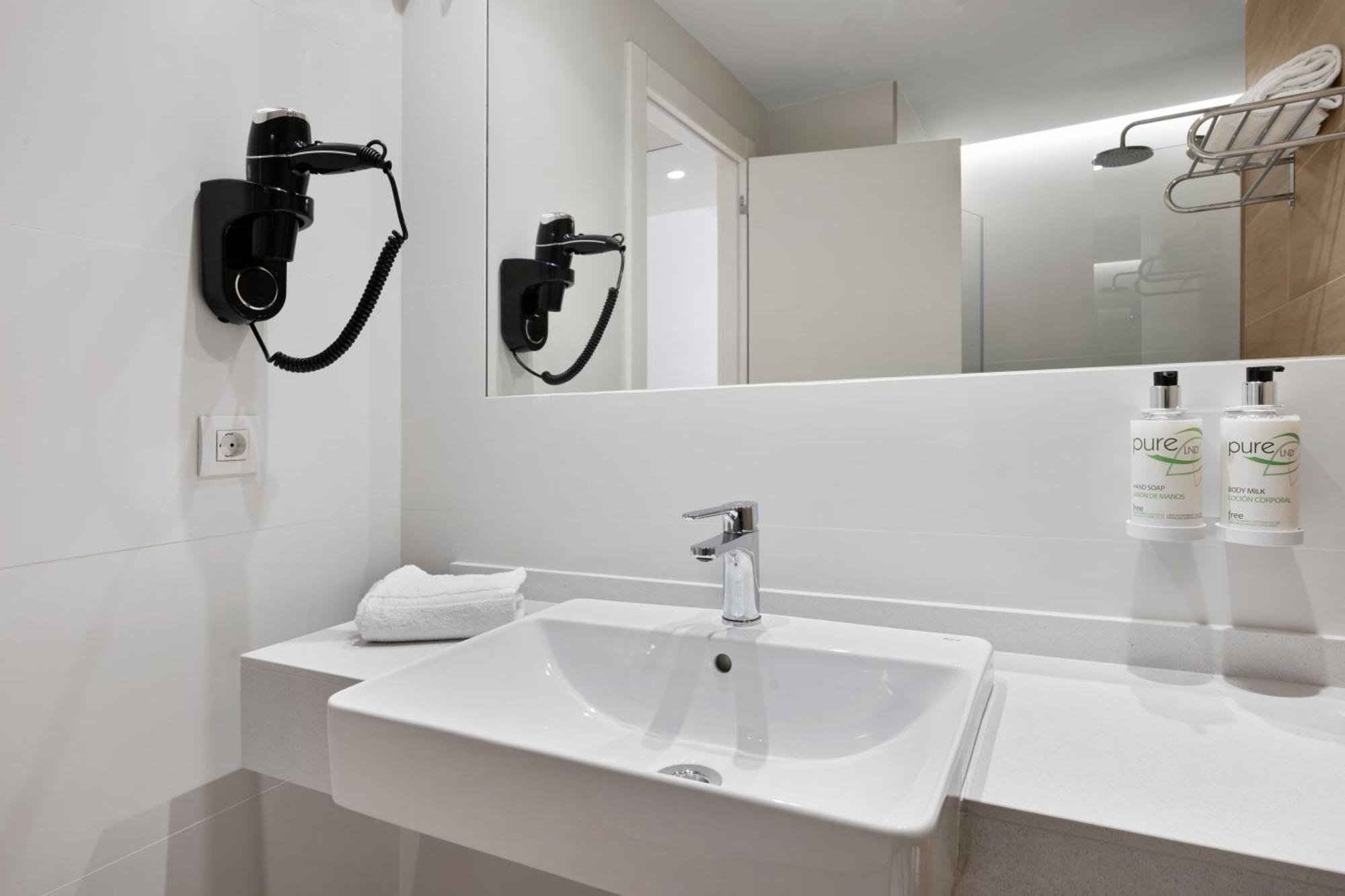 B&B Hotel Кастро-Урдіалес Екстер'єр фото