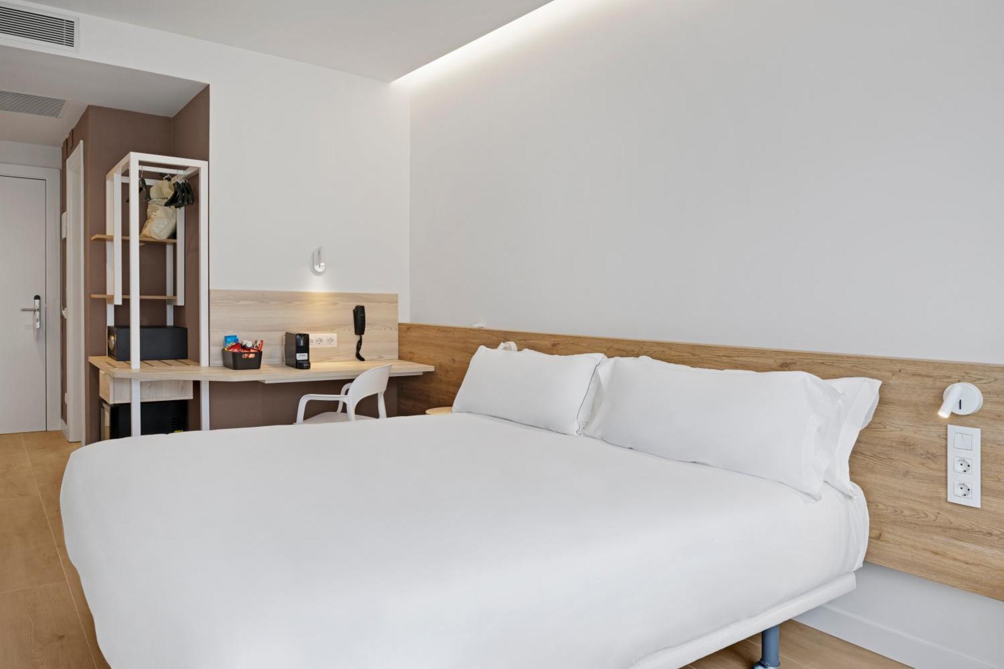 B&B Hotel Кастро-Урдіалес Екстер'єр фото